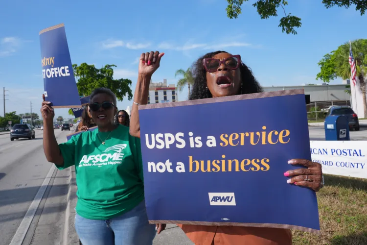 Trump’s attacks on mail balloting and  concerns over delays turn midterms spotlight  on Postal Service